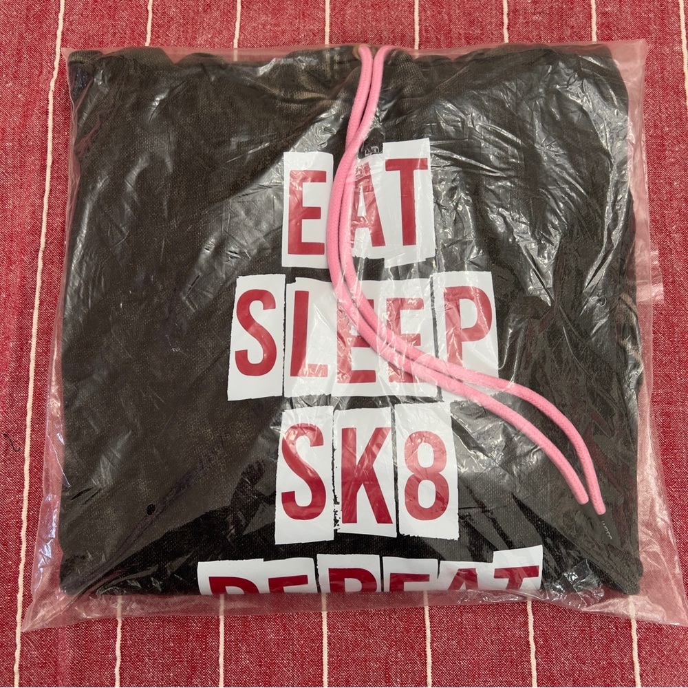 WESC SK8 Hoodie Brand New (M/L)